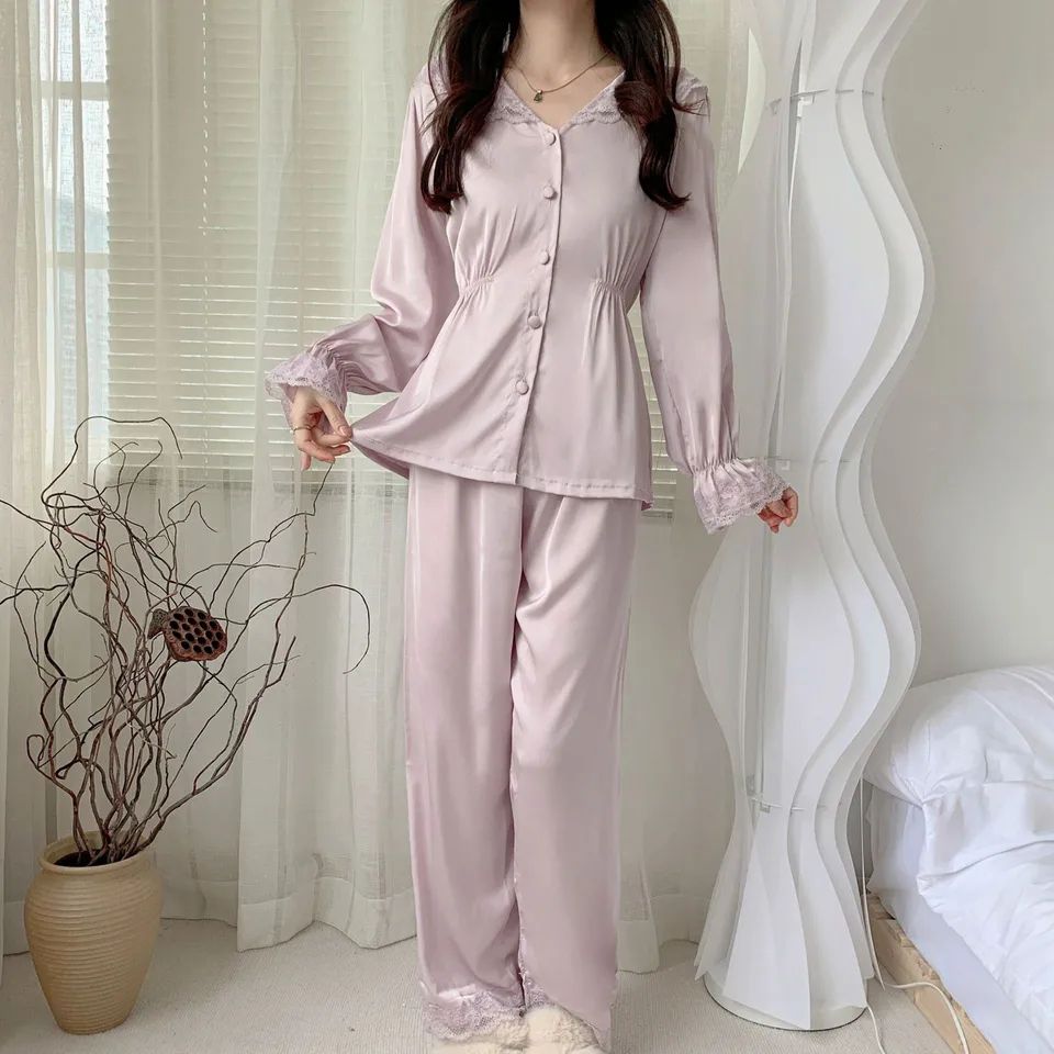 C.Ensemble de pyjama en satin
