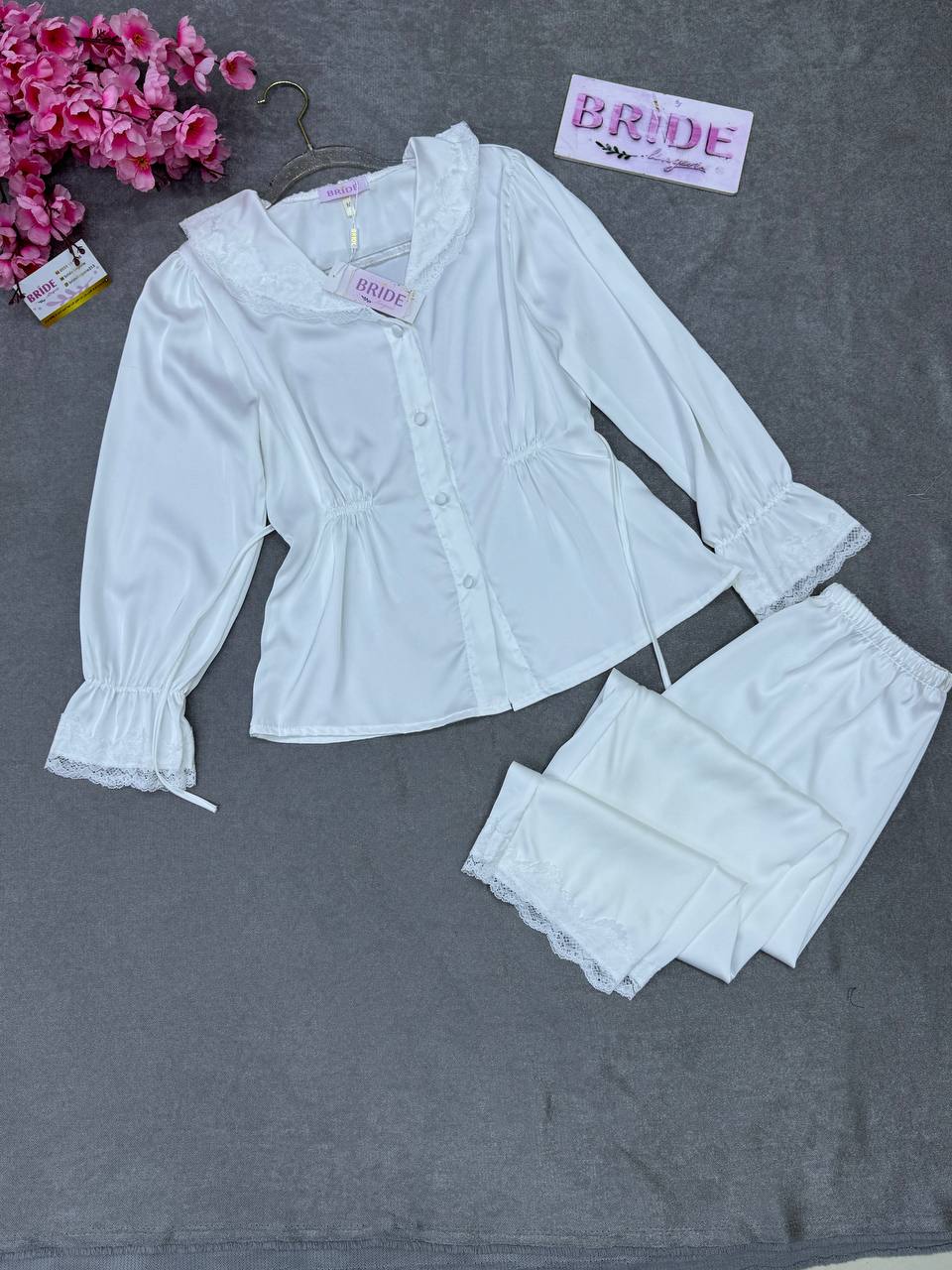 C.Ensemble de pyjama en satin