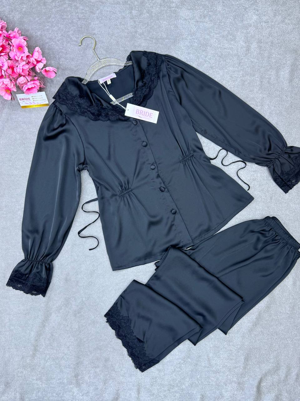 C.Ensemble de pyjama en satin