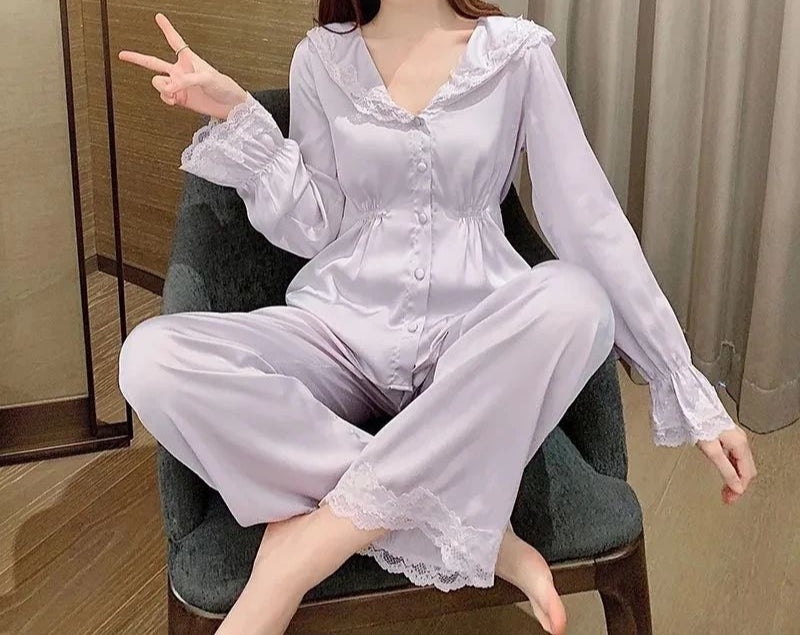 C.Ensemble de pyjama en satin