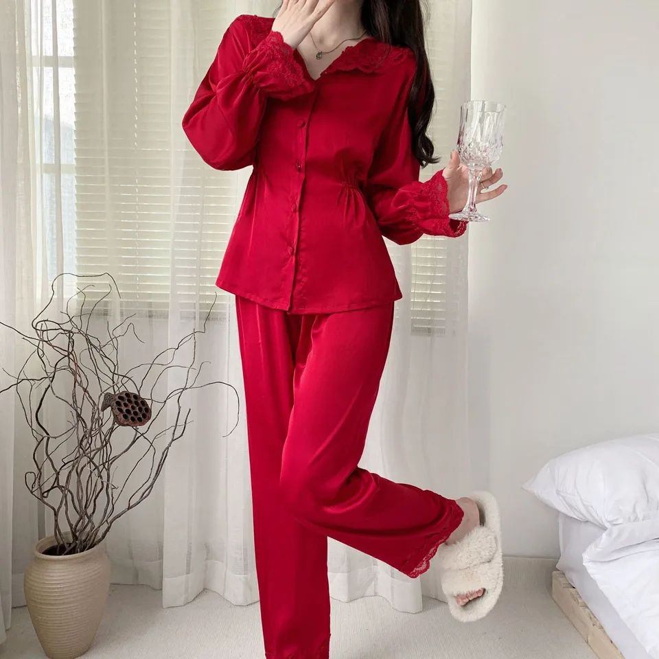 C.Ensemble de pyjama en satin