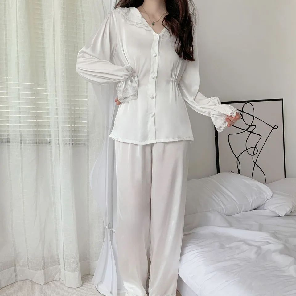 C.Ensemble de pyjama en satin