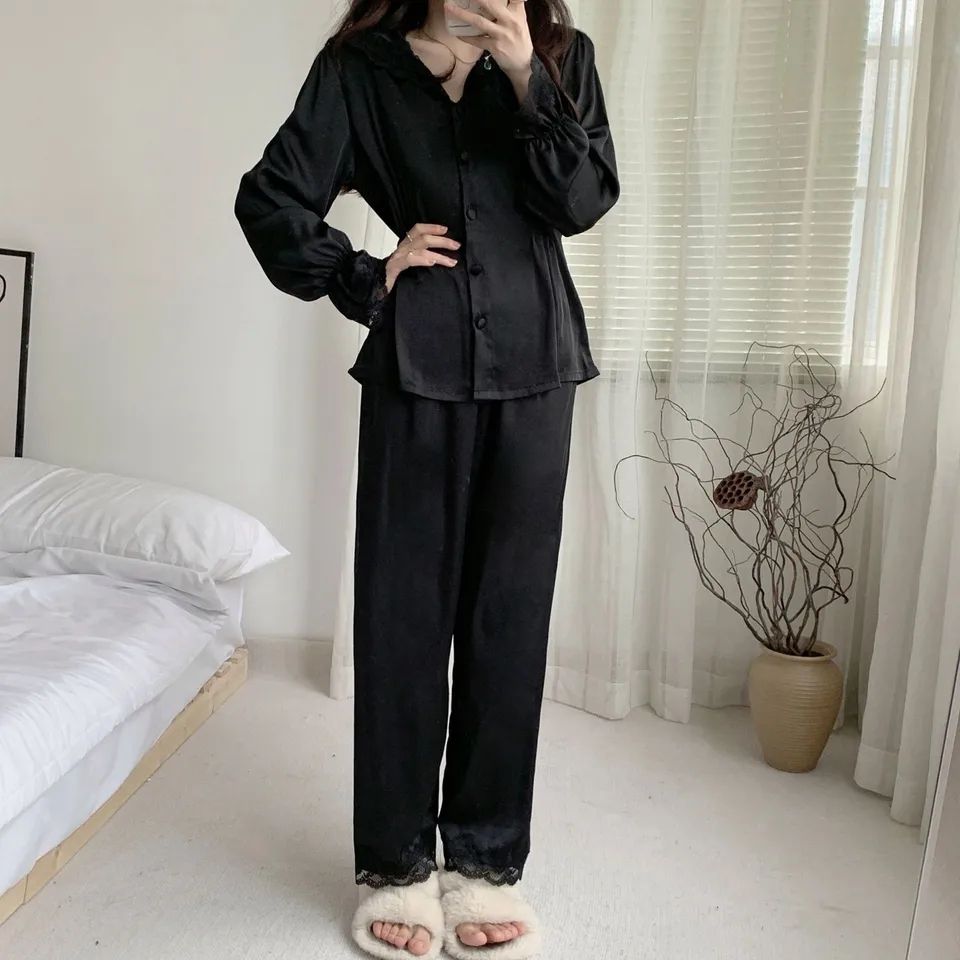 C.Ensemble de pyjama en satin