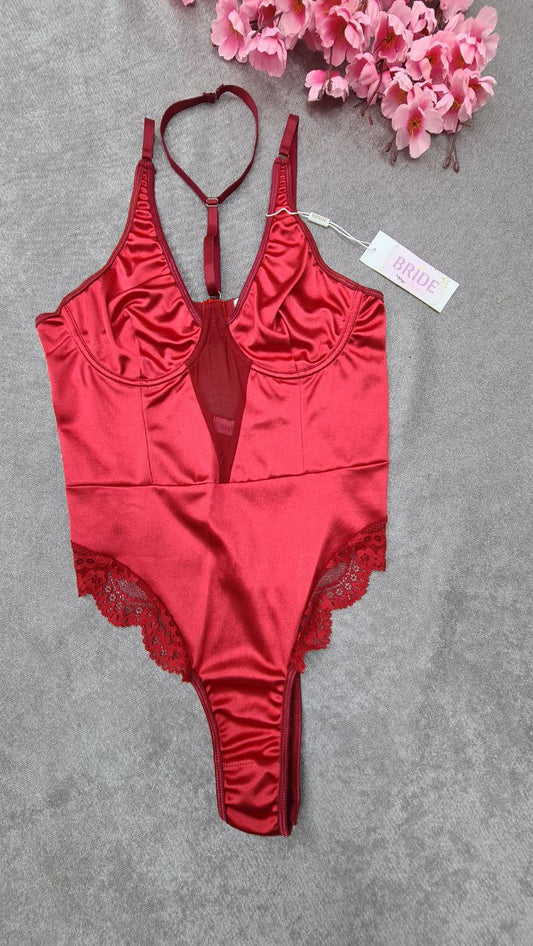 sous vêtements rouge pour femme